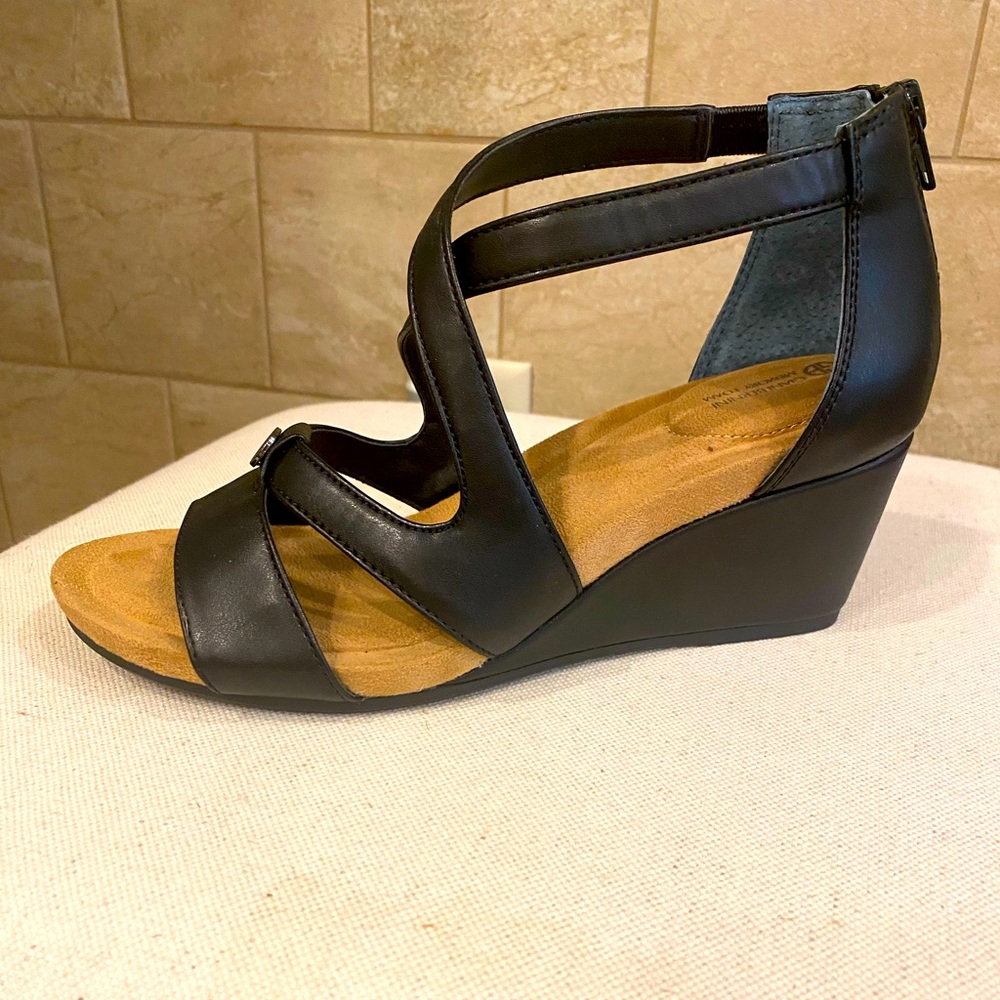 Giani Bernini Black Wedges 7.5